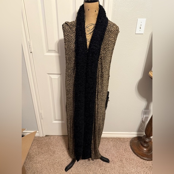 Woman’s leopard with fur size medium/large cardigan - Picture 1 of 4